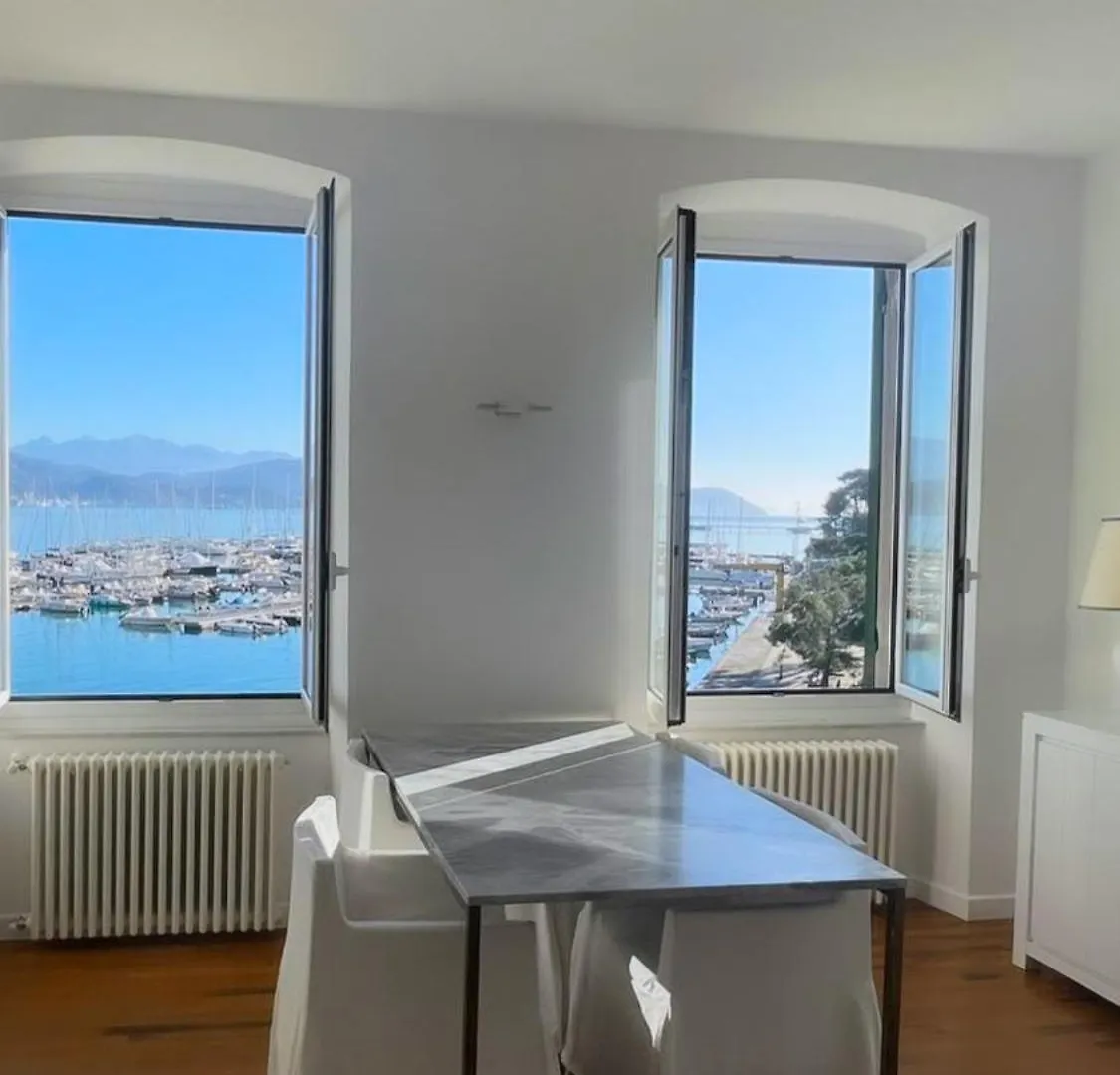 About Italy Holiday Rooms And Apartments ポルトヴェーネレ