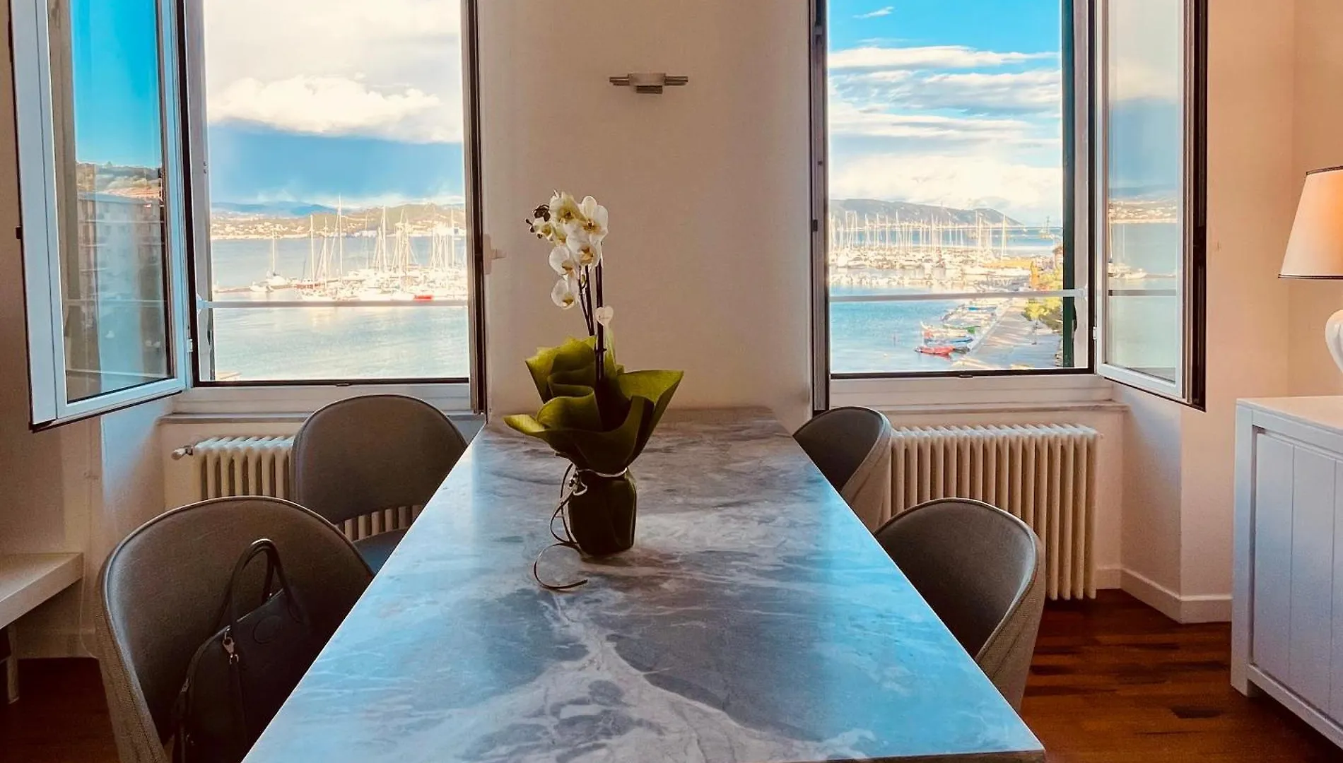 About Italy Holiday Rooms And Apartments ポルトヴェーネレ